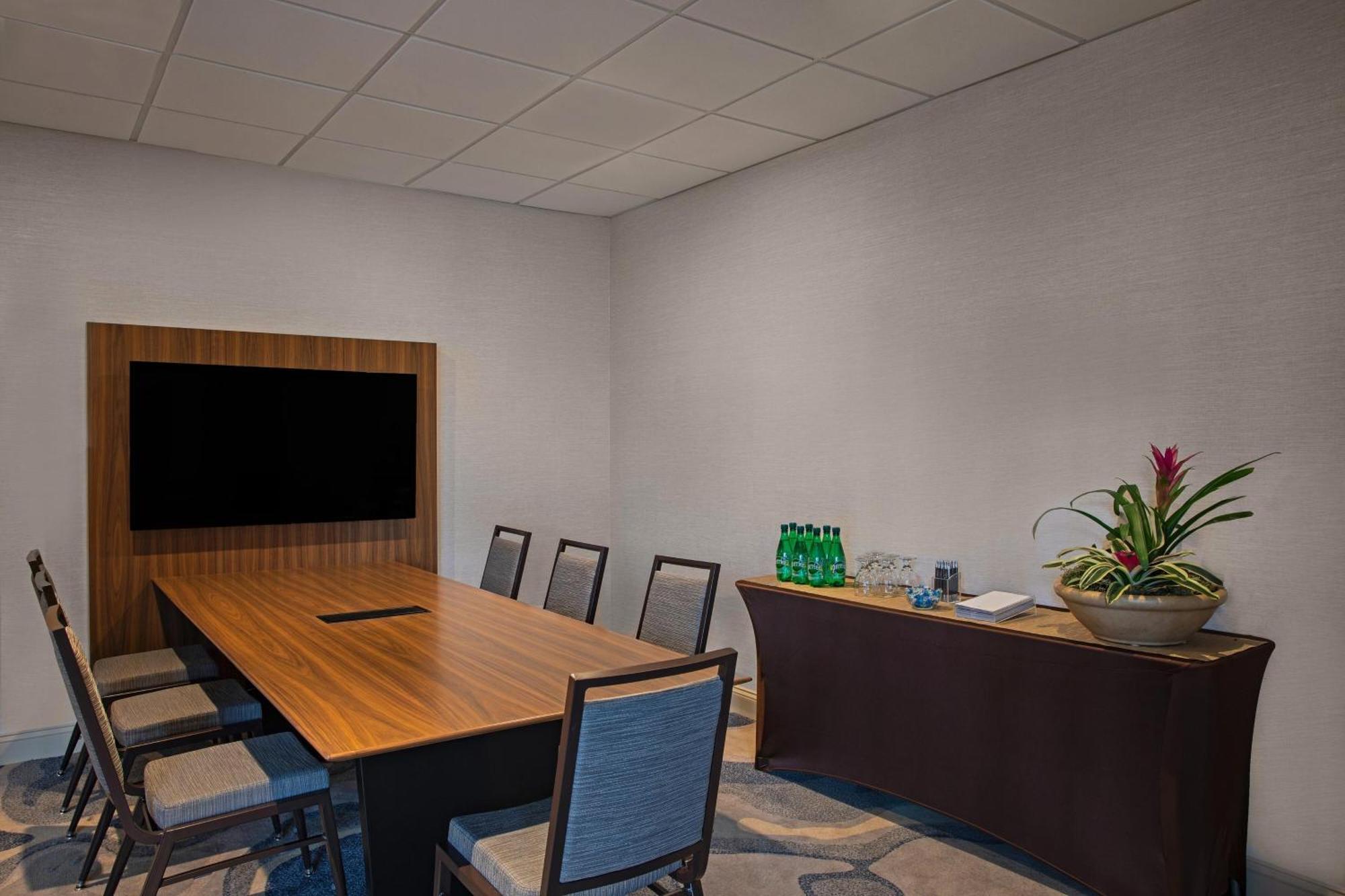 Sheraton Charlotte Airport Exterior photo