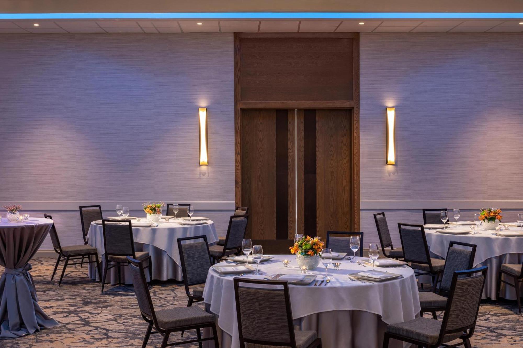 Sheraton Charlotte Airport Exterior photo