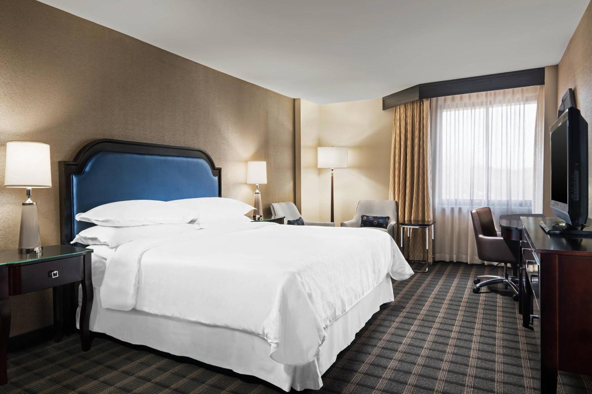 Sheraton Charlotte Airport Exterior photo